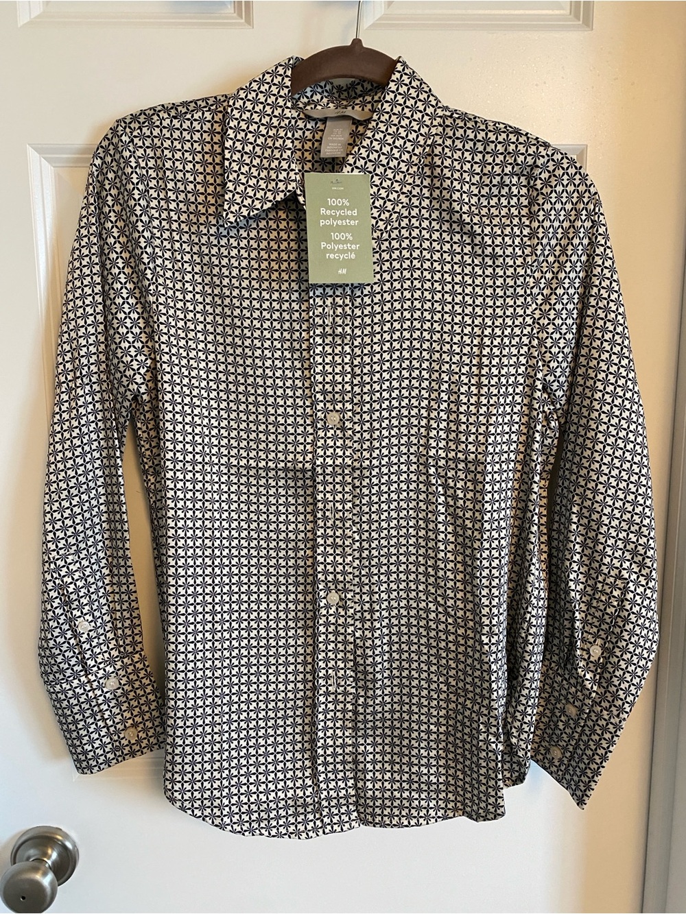 NWT H&M Women’s Navy and Ivory Geometric Button-Up Shirt